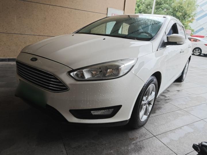 Focus 2015 Sedan 1.6L MT Comfort