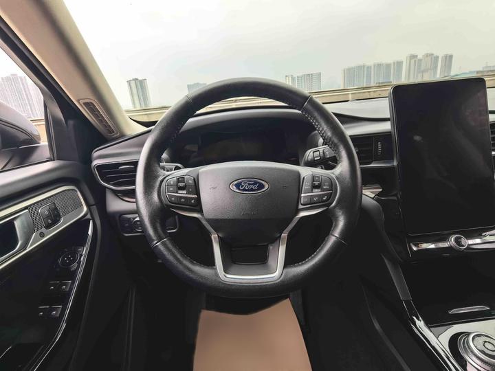 Explorer 2020 EcoBoost 285 AWD Titanium 6-Seater photo 2