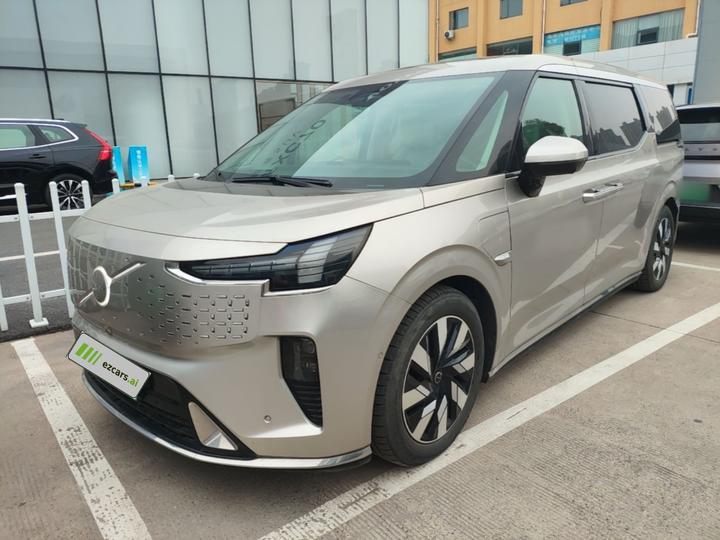 EM90 2025 Ultra 6-Seater