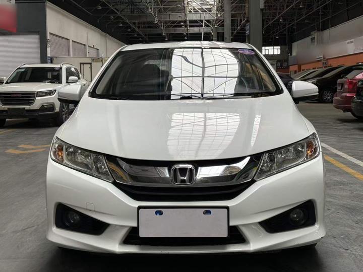 2015 1.5L CVT Luxury photo 2