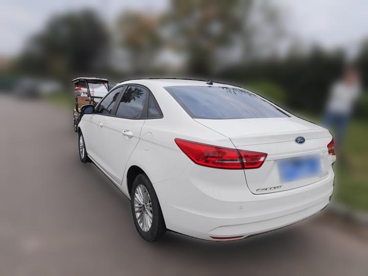 Escort 2017 Facelift 1.5L MT Comfort photo 4