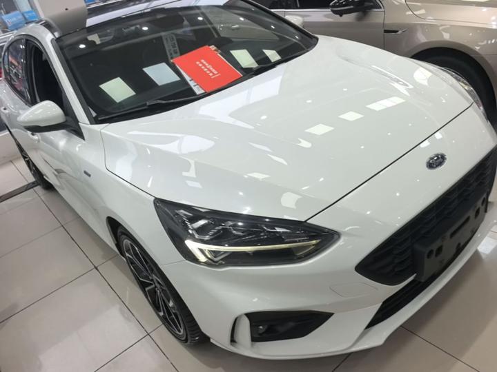 Focus 2021 Hatchback EcoBoost 180 AT ST Line photo 3
