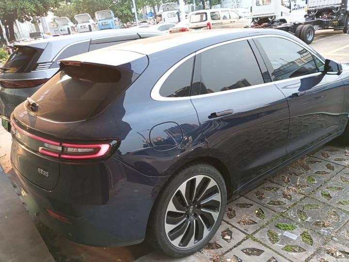 HIMA AITO M5 2022 EREV AWD photo 4
