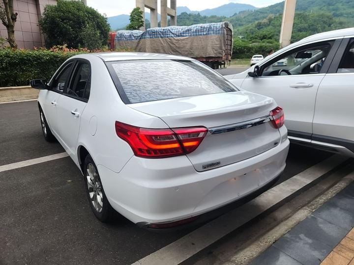 Vision 2018 1.5L MT photo 4