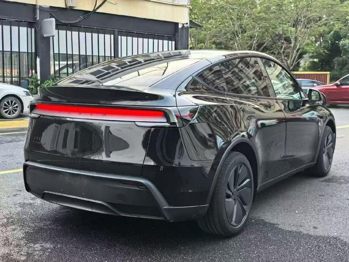 Model Y 2026 RWD photo 4