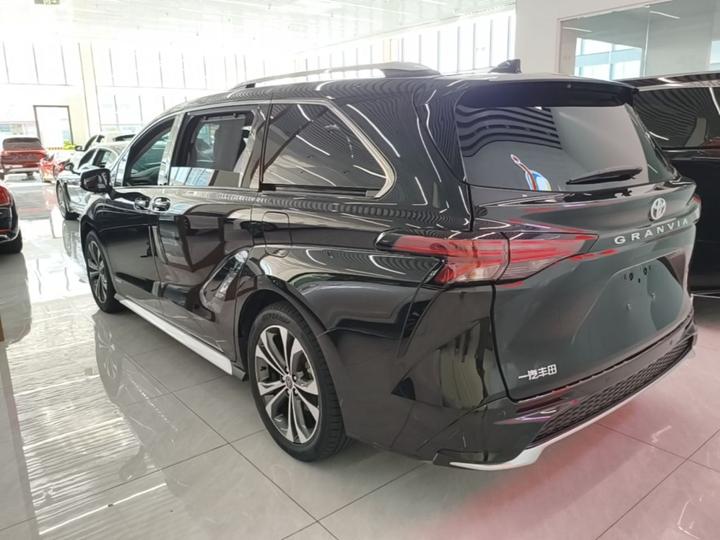 Granvia 2023 2.5L Hybrid Premium PLUS photo 4