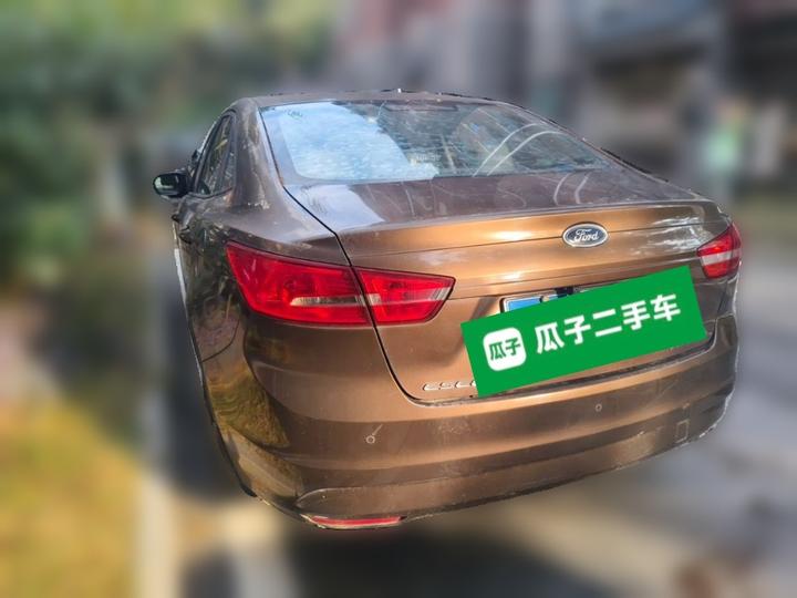 Escort 2015 1.5L AT Comfort photo 4