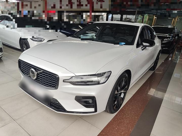 S60 2025 B5 Sport