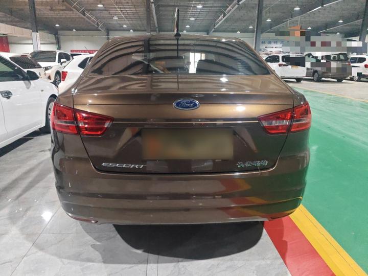 Escort 2017 Facelift 1.5L AT Comfort photo 3