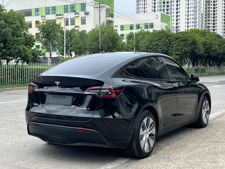 Model Y 2022 RWD photo 7
