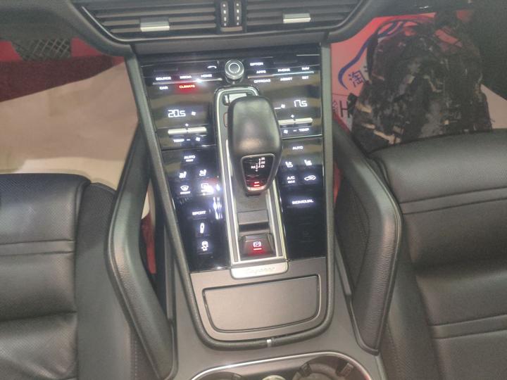 2018 Cayenne 3.0T photo 8