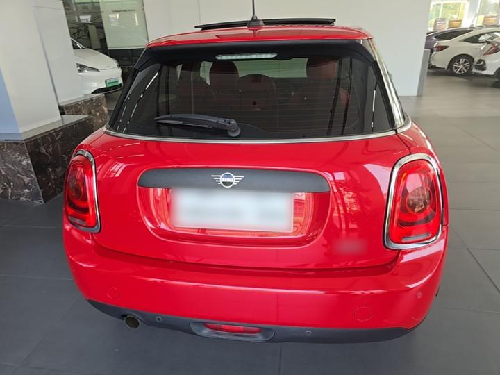 2018 1.5T ONE PLUS 5-Door photo 3