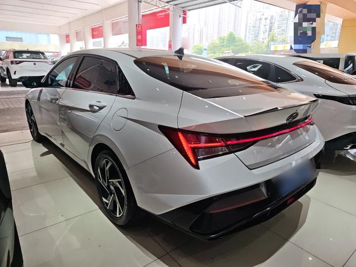Elantra 2023 1.5L CVT LUX Premium photo 4