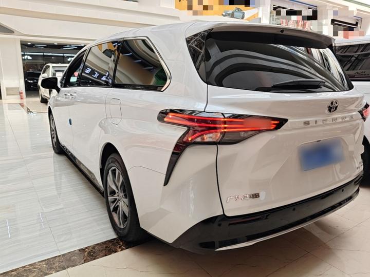 Sienna 2026 2.5L Hybrid AWD Exclusive photo 4