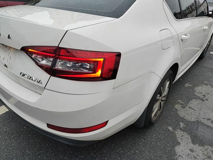 Octavia 2022 1.5L MT Comfort photo 7