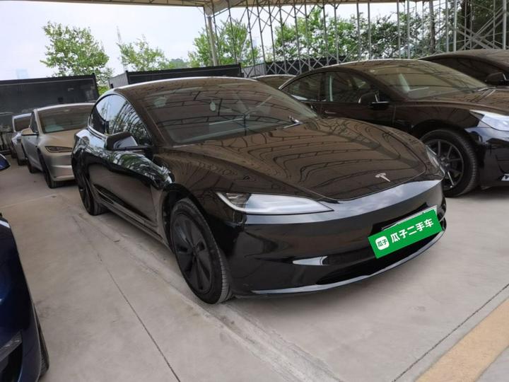Model 3 2023 RWD photo 3