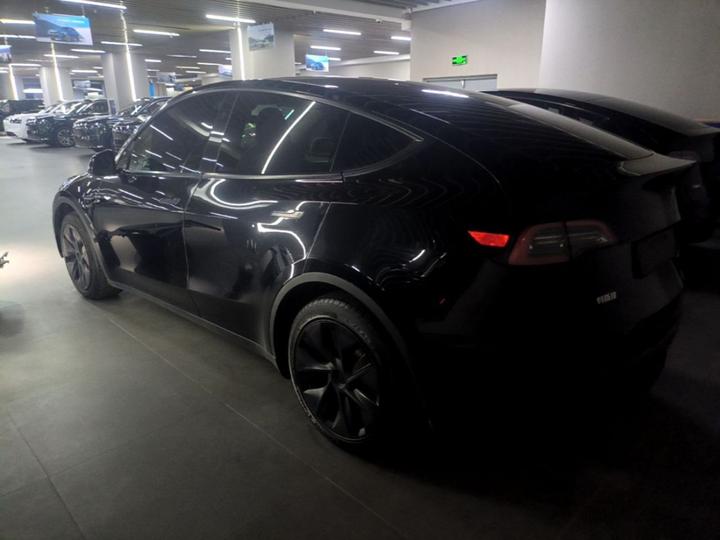 Model Y 2024 RWD photo 4