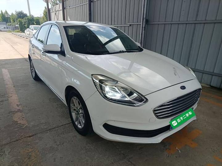 Escort 2019 1.5L MT photo 3