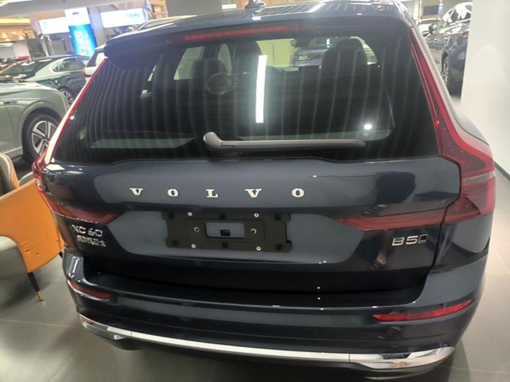 XC60 2026 B5 AWD Luxury photo 3