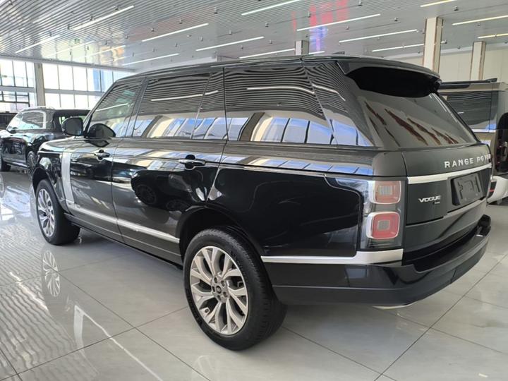 Range Rover 2021 3.0 L6 Extended Classic photo 4