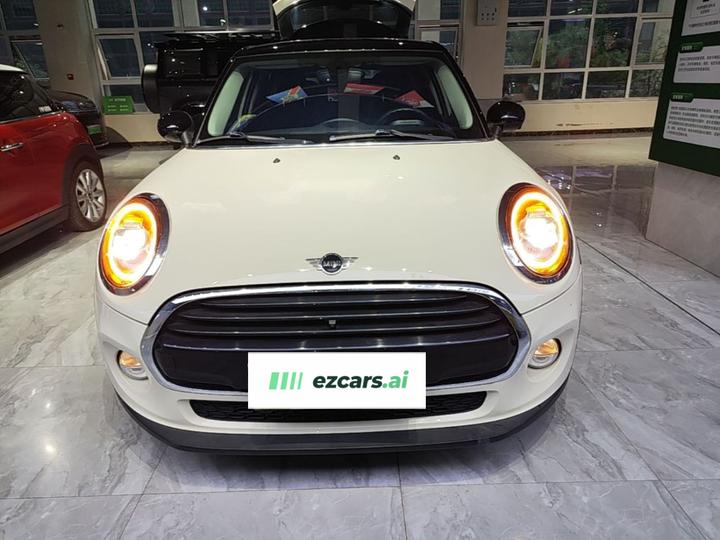 2019 1.5T COOPER Classic 5-Door photo 2