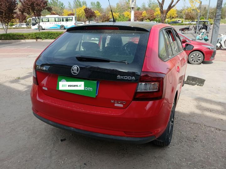 Rapid Spaceback 2014 1.6L AT Enjoy photo 4