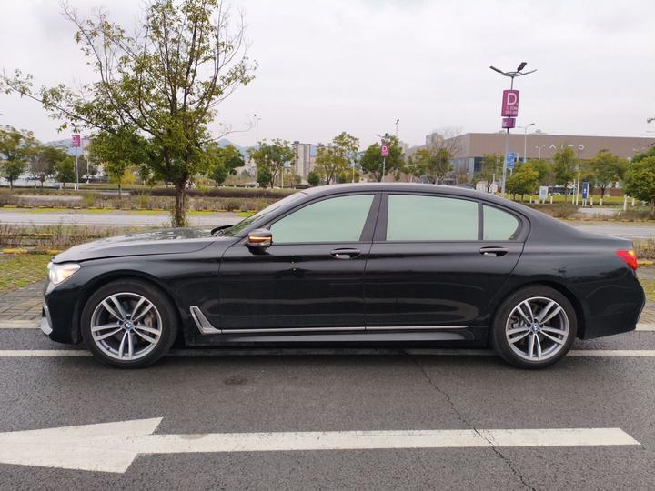 7 Series 2018 730Li Leading M Sport Package photo 3
