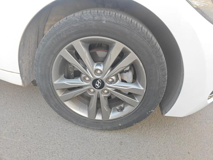 Elantra 2016 1.6L MT Smart photo 8
