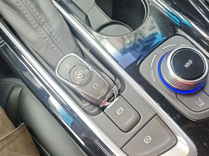 6 2020 PHEV photo 8