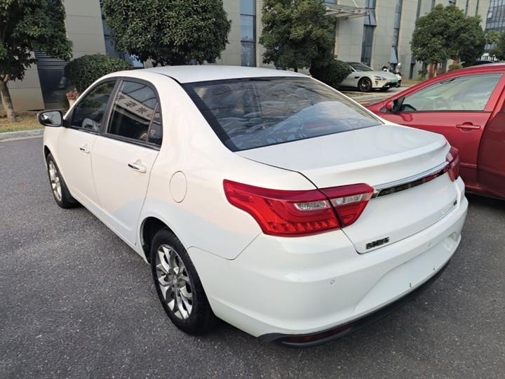 Vision 2018 1.5L AT Premium photo 4
