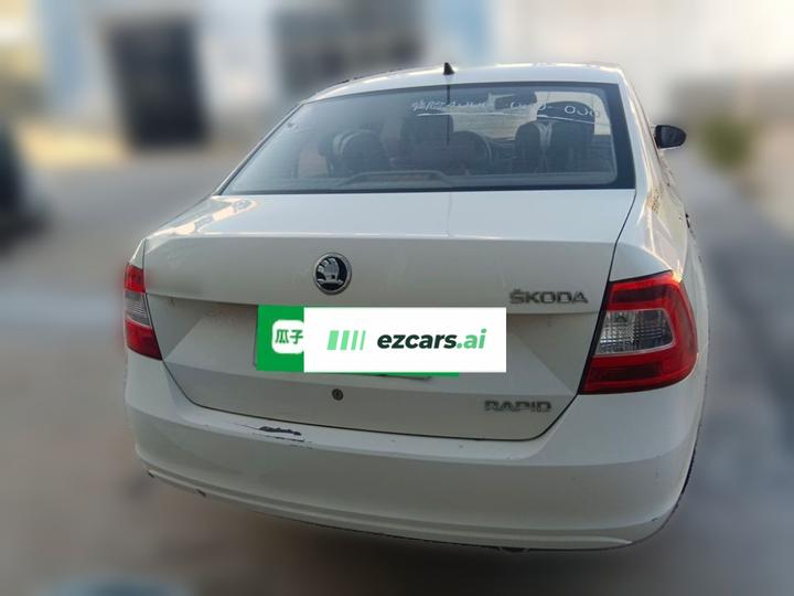 Rapid 2015 1.6L MT photo 5