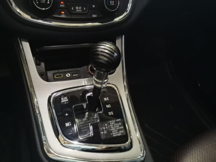 560 2016 1.8L iAMT Luxury photo 5