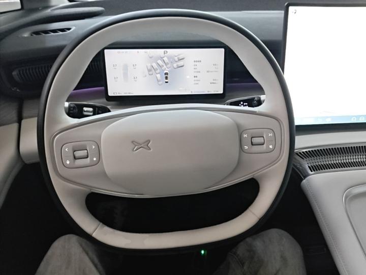 X9 2024 640 AWD Performance Max photo 2