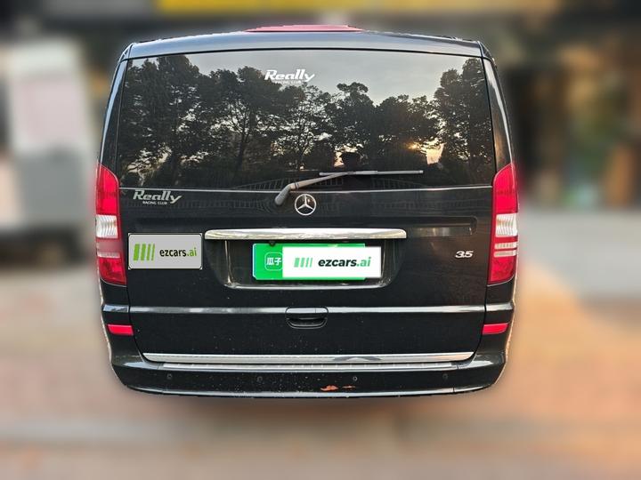 Imported 2011 3.5L 125 Anniversary Edition 7-Seater photo 5