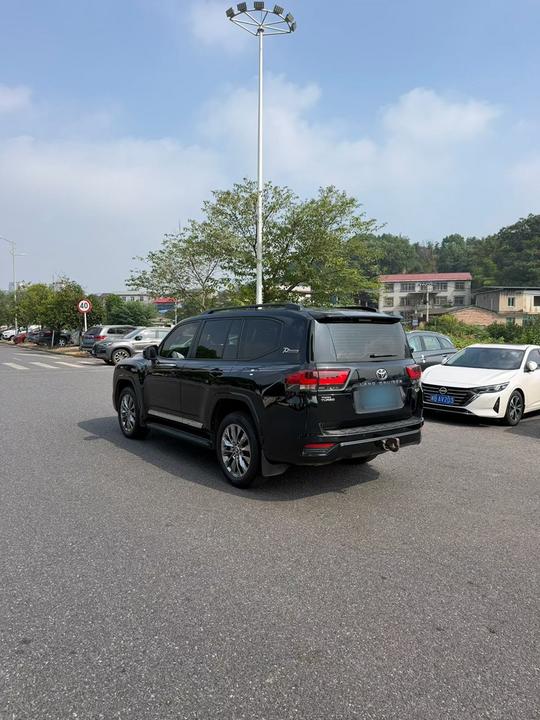 Land Cruiser Parallel Import photo 3