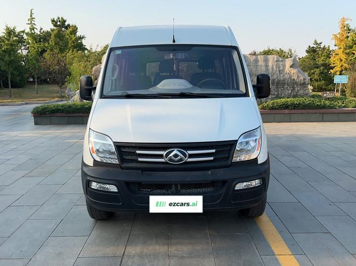 MAXUS V80 2019 2.5T Classic 6 MT Facelift Short Wheelbase 5/6-Seater photo 2