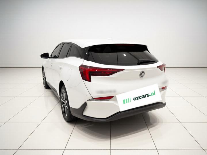 6 2022 PHEV Fashion photo 4