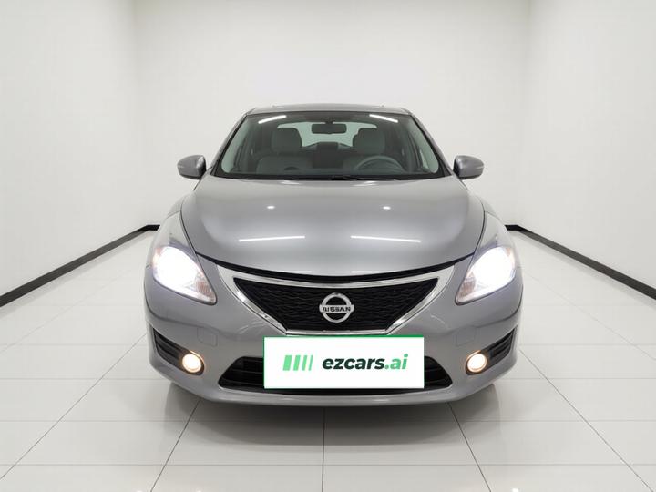 Tiida 2011 1.6L CVT Comfort photo 2
