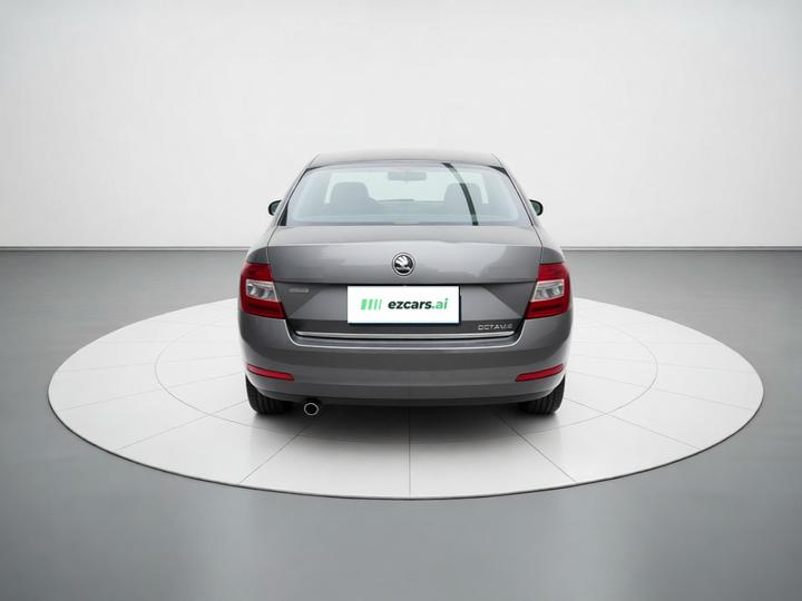 Octavia 2015 1.6L MT photo 5
