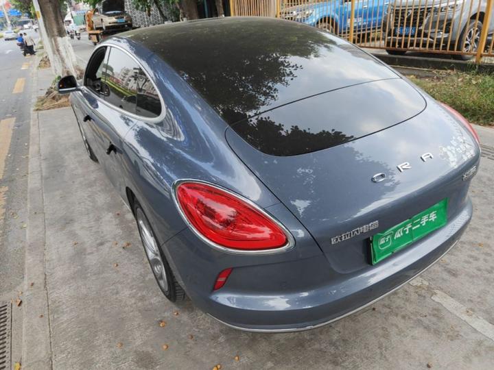 2022 555km Premium photo 4