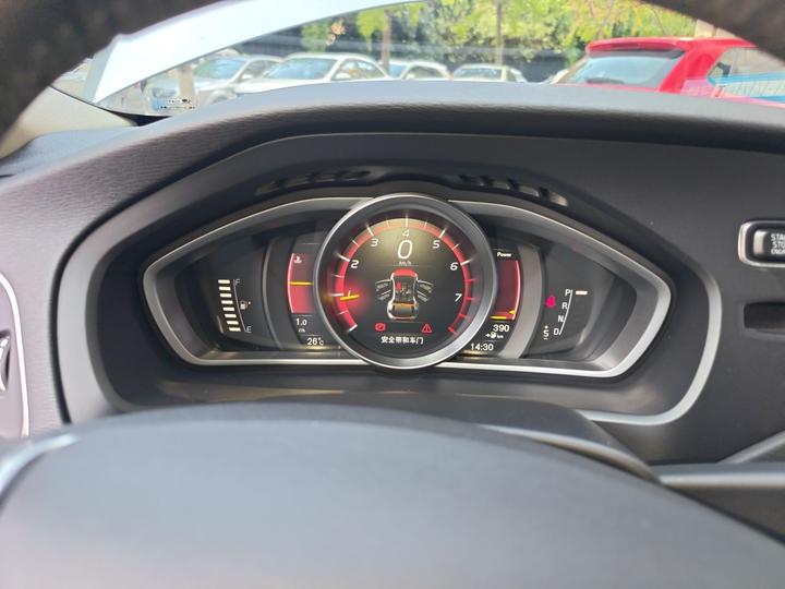 V40 2017 T3 photo 8