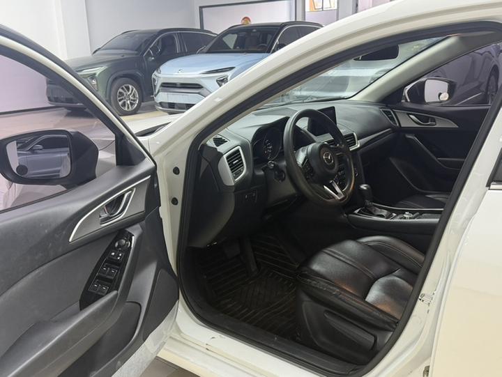 3 Axela 2019 Sedan 1.5L AT Luxury China VI photo 7