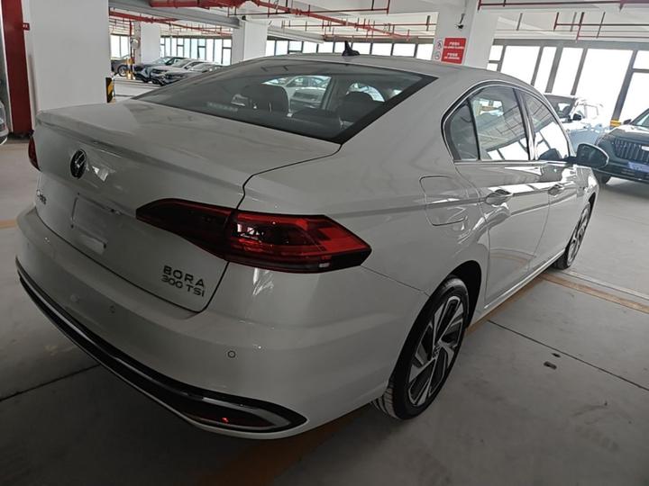 Bora 2024 300TSI DSG photo 4