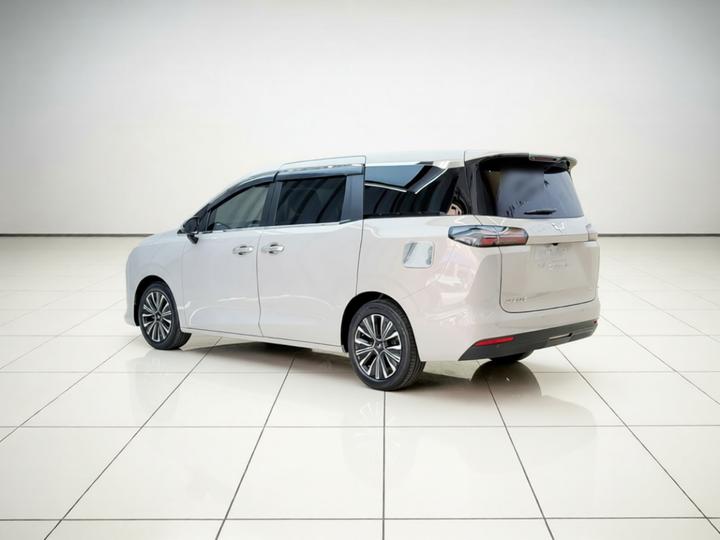 730 EV 2025 125km Luxury photo 4