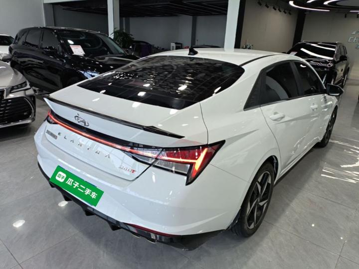 Elantra 2021 240TGDi DCT LUX Premium photo 4
