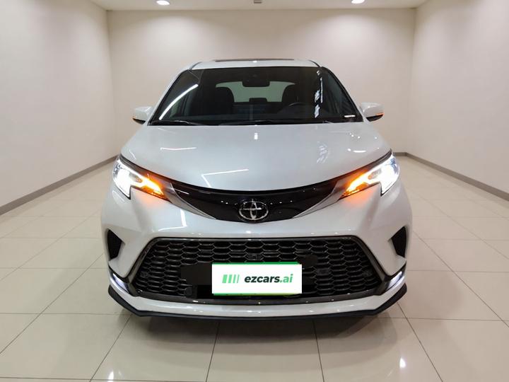 Granvia 2024 2.5L Hybrid Premium PLUS AWD photo 2