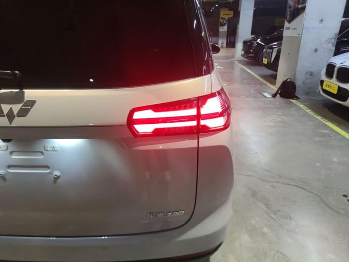 730 EV 2025 125km Luxury photo 7