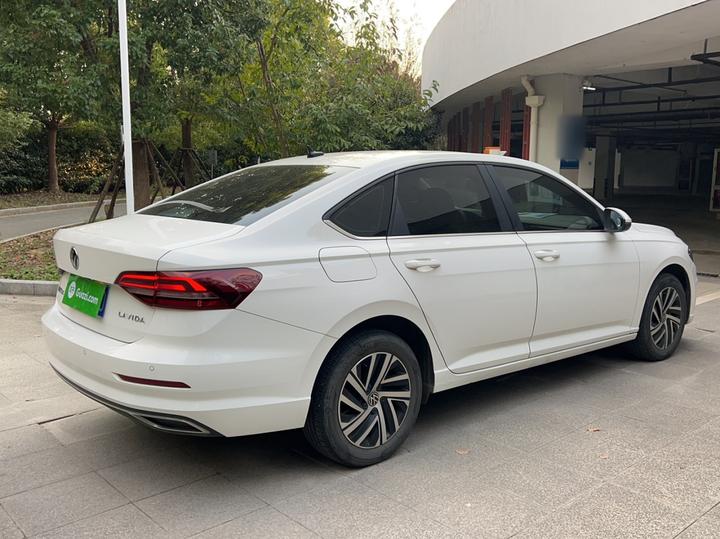 Lavida 2022 1.5L AT photo 4