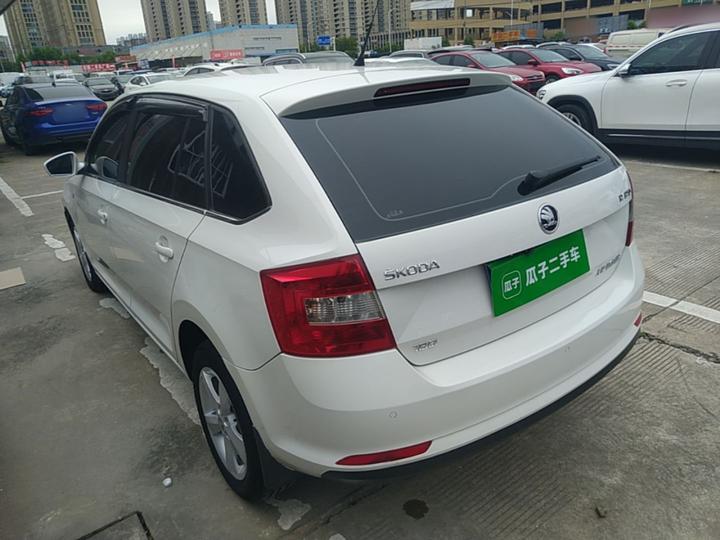 Rapid Spaceback 2016 Facelift 1.6L AT photo 4