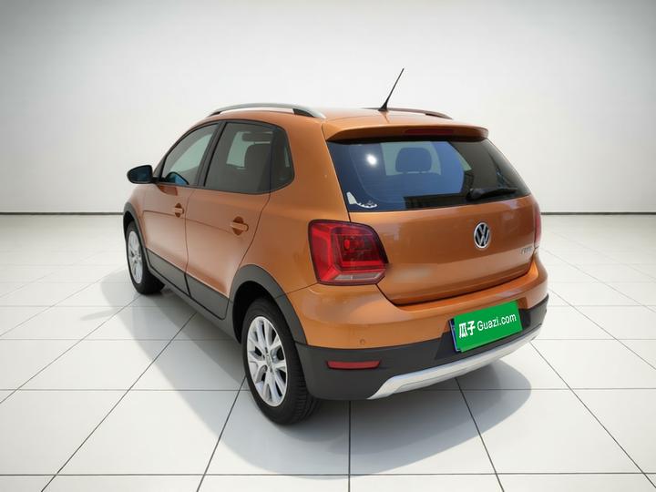 2016 1.6L Cross Polo AT photo 4